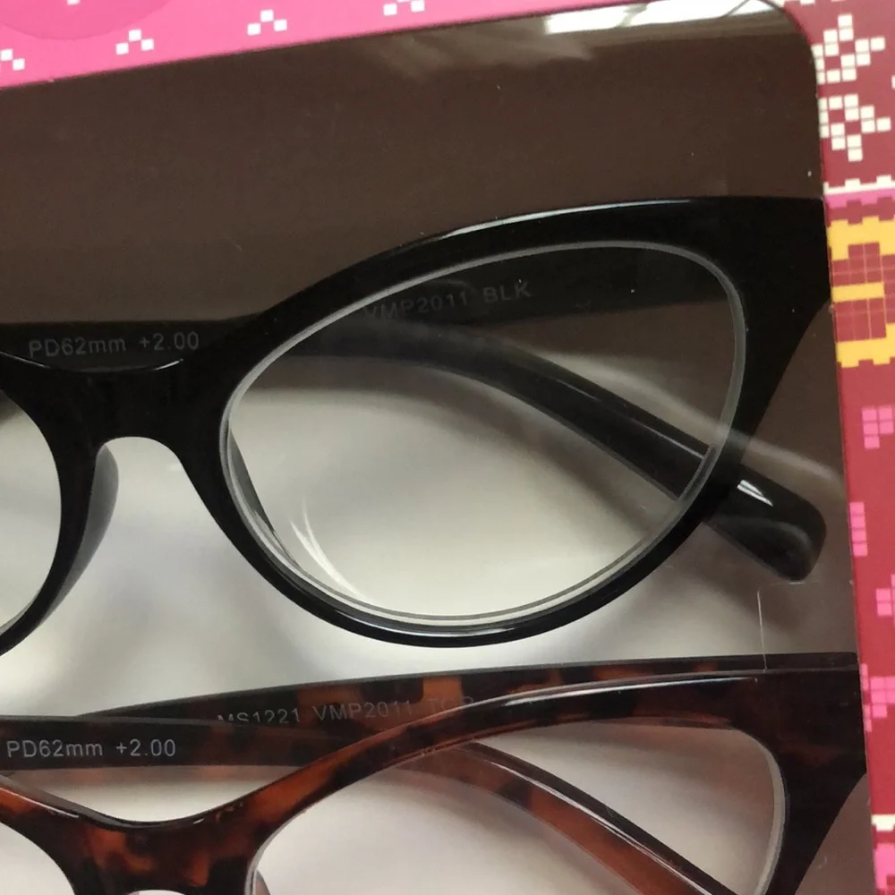 Betsey Johnson Reading Glasses 2.00